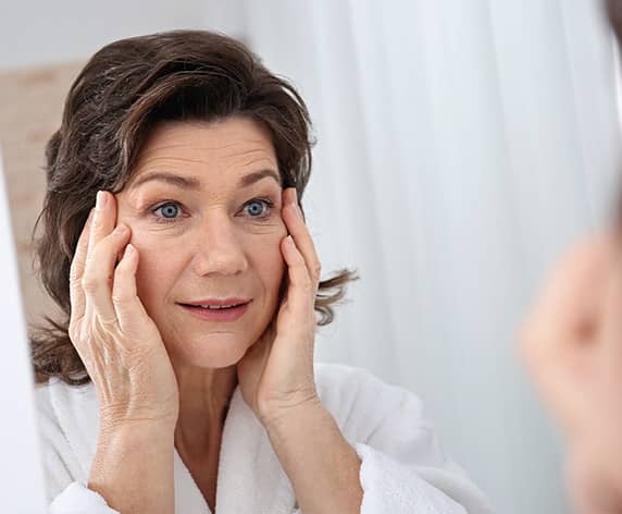 A facelift surgery only affects the lower portion of the face. 